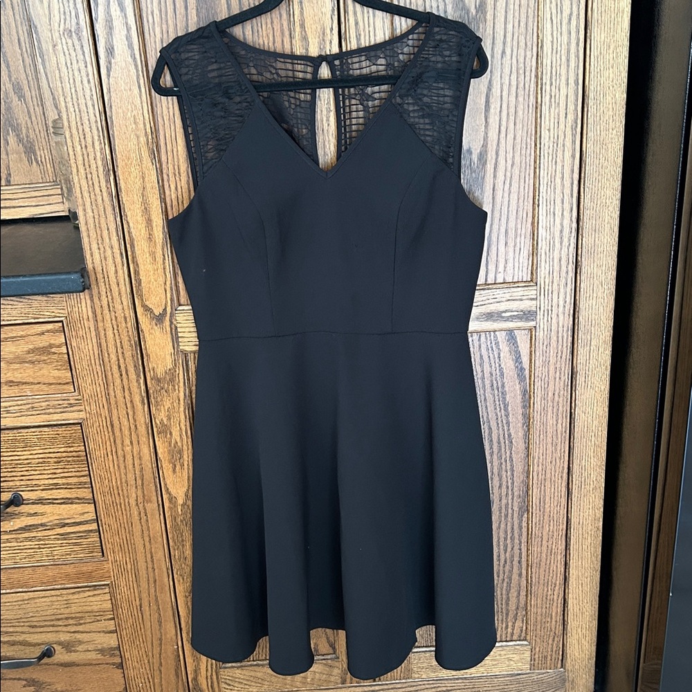 Whbm white house black market little black‎ skater dress with lace detail sz 12